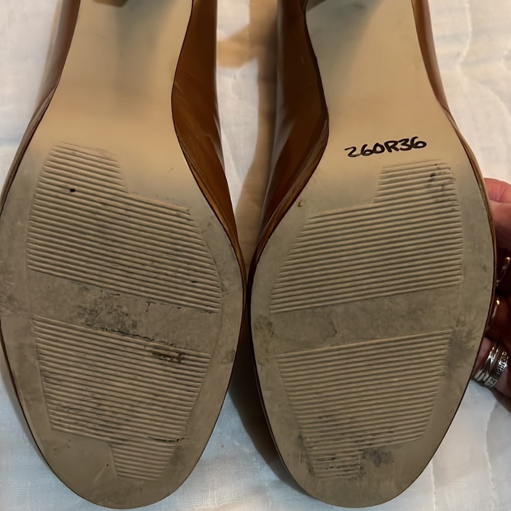 Women’s Size 11 Brown Pump Shoe - Picture 3 of 8